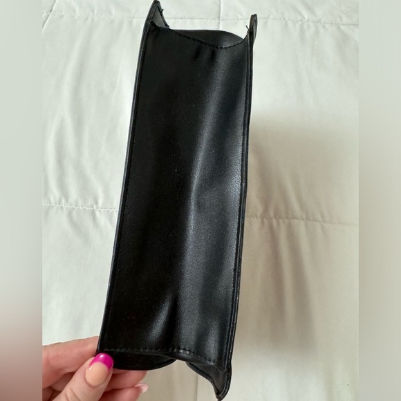 Victoria's Secret Black Too Glam To Give A Damn Makeup Cosmetic Bag Hearts Kiss - Picture 10 of 12